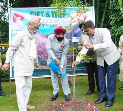 Governor Lt General Gurmeet Singh,Plants Tabebuia at Raj Bhavan, Backs Proposal for Dehradun’s Tree of Remembrance