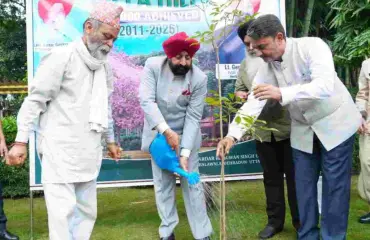 Governor Lt General Gurmeet Singh,Plants Tabebuia at Raj Bhavan, Backs Proposal for Dehradun’s Tree of Remembrance