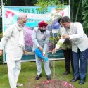 Governor Lt General Gurmeet Singh,Plants Tabebuia at Raj Bhavan, Backs Proposal for Dehradun’s Tree of Remembrance